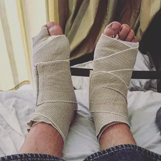 extra wide shoes for bandaged feet