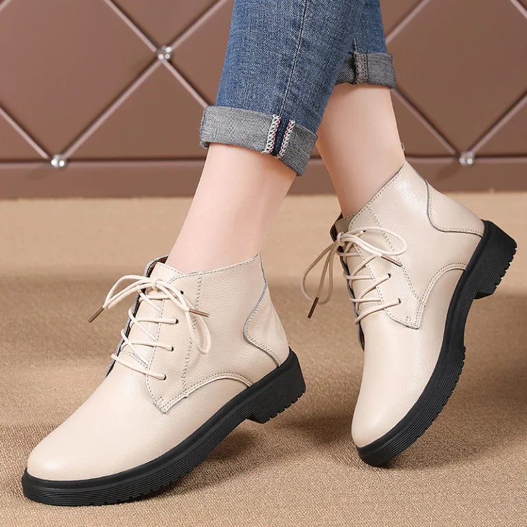 Wide-fitting boots womens