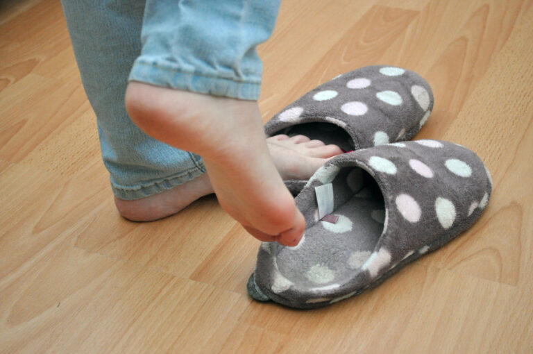 Best Slippers For Swollen Feet